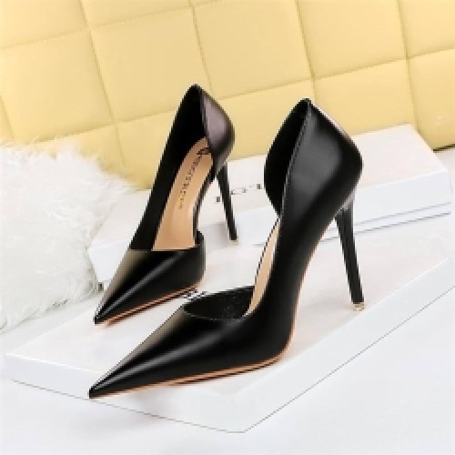 Sophie Stride Classic Pumps