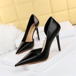 Sophie Stride Classic Pumps